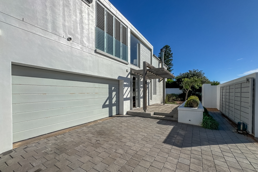4 Bedroom Property for Sale in Summerstrand Eastern Cape